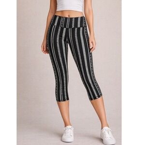 NWT Torrid Capri Signature Premium Legging Felicity Stripe Black White Size 2X
